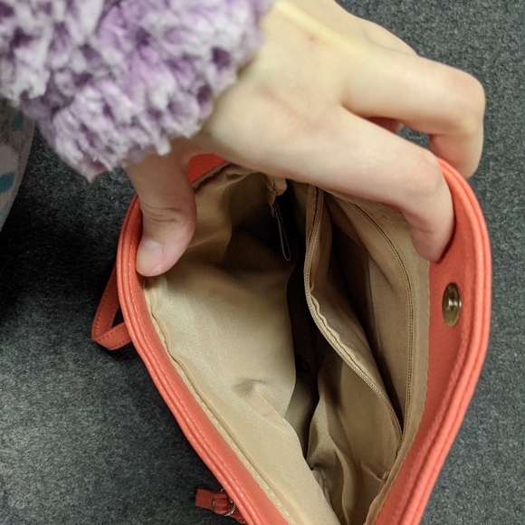 Women's small purse/crossbody/ wristlet. - Picture 2 of 6